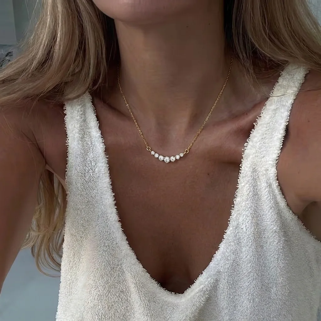 Fashion Geometry Luxury Smile Curved Zircon Pendant Necklace for Women Elegant Versatile Commuting Clavicle Chain Party Jewelry