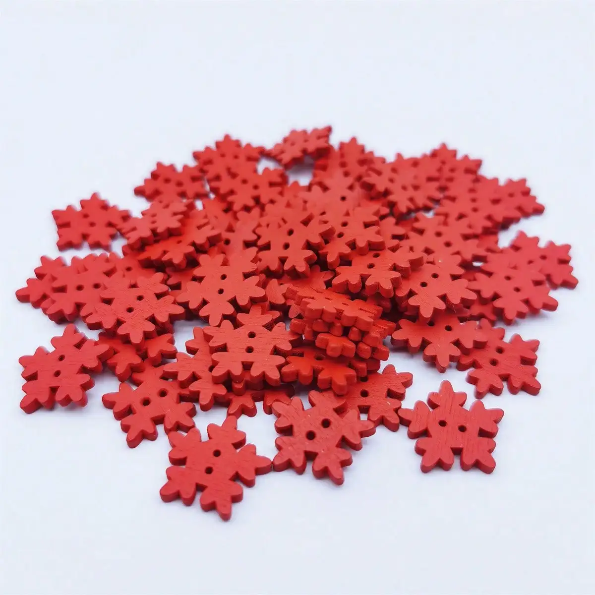 50pcs 18mm Wood Christmas Snowflake Buttons Embellishments Cardmaking DIY Winter Craft Christmas Xmas 2 Holes Sewing Accessories