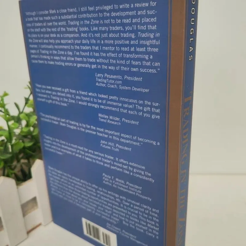 Perdagangan dalam zona oleh Mark Douglas Master pasar dengan percaya diri, disiplin, dan sikap Pemenang buku bahasa Inggris