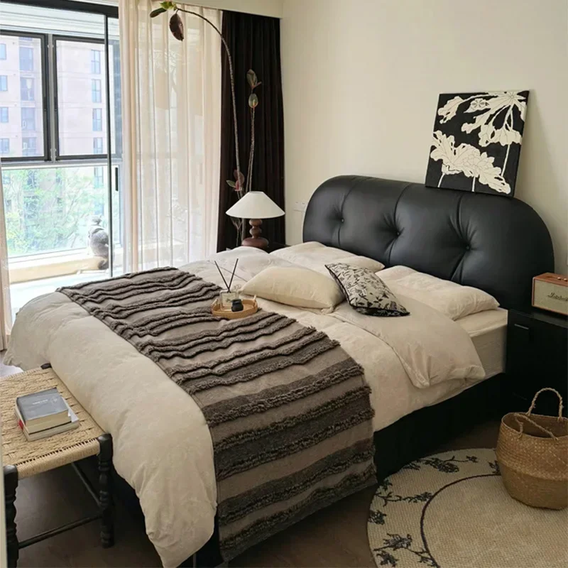 

Nordic Italian minimalist leather bed, modern simple master bedroom double bed, small apartment with 2 meters and 1.5 meters uph
