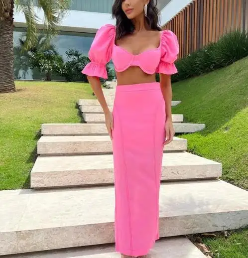 

Женская мода и сексуальная новинка лета 2025 г., женский комплект с открытой спиной и рюшами на плечах и открытой юбкой