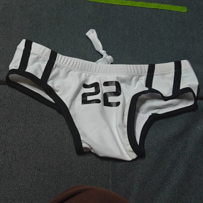 

2026 Fashion Low waist triangle swimming trunks men's quick-drying lake-up Japanese tight beach tan white swimming trunks 220903