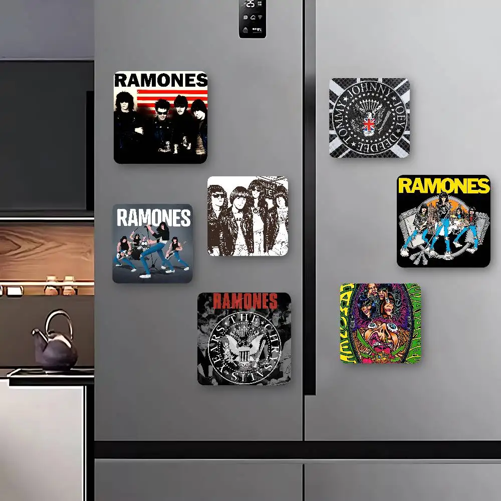 Band R-RAMONES Refr…