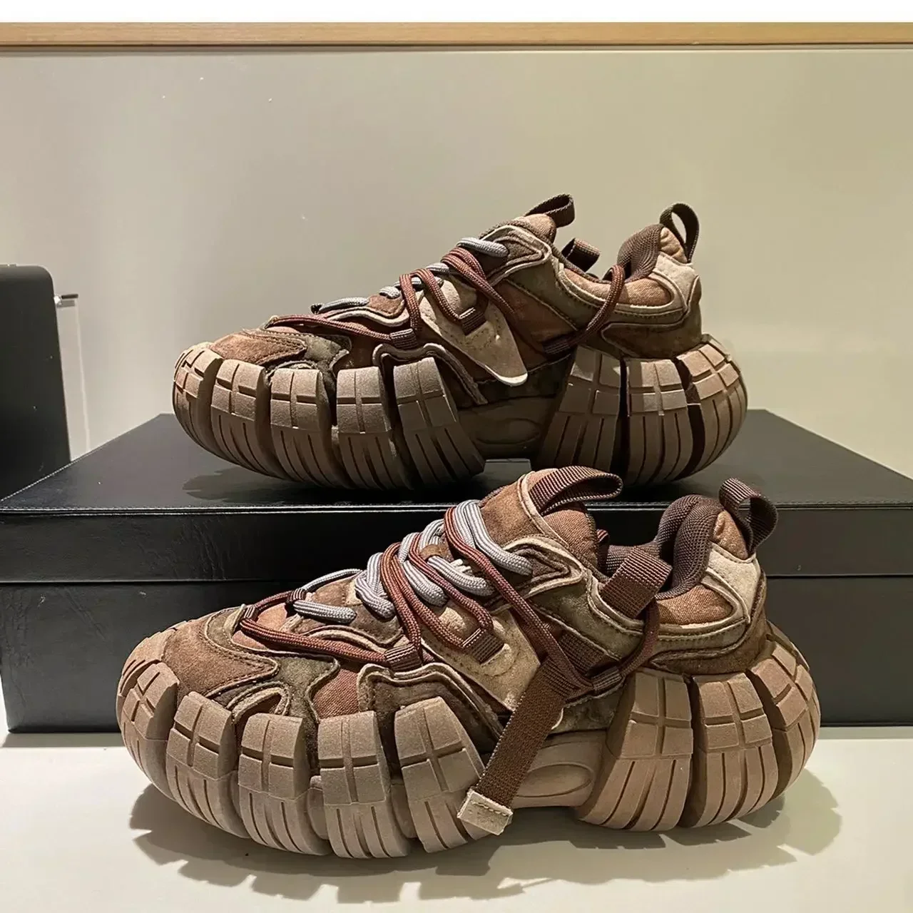 Men Designer Tire Sole Sport Fashion Casual Microfiber Leather Height Increased Flat Platform Running Shoes Chunky Sneaker