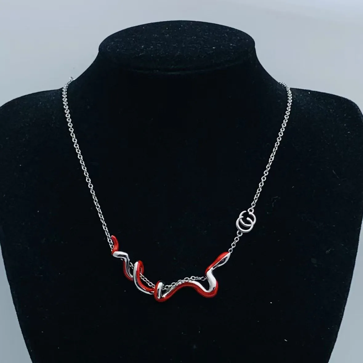 

2025 Новое ожерелье, модное классическое винтажное ожерелье, подходящее для женщин