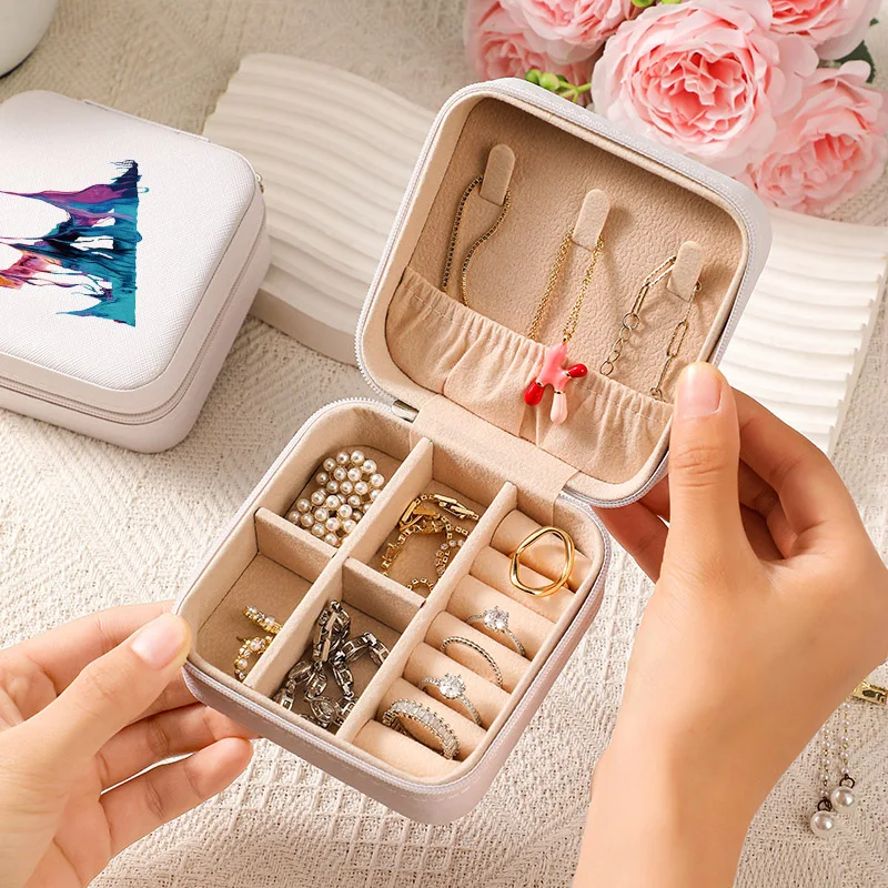 2026 مجوهرات النعش المحمولة مجوهرات القرط المنظم الطلاء سلسلة لينة بطانة صندوق عرض المرأة حقيبة مستحضرات التجميل سعة كبيرة