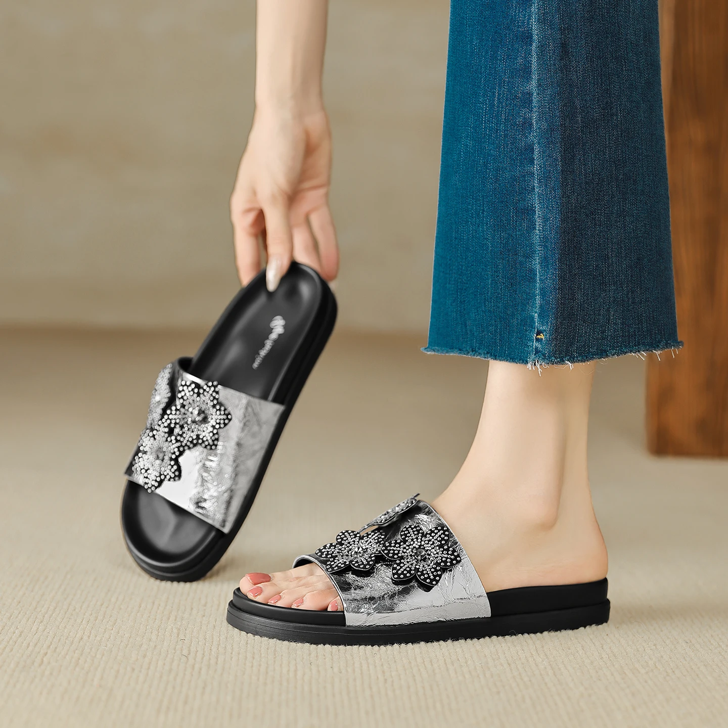 

2026 new summer women sandals natural leather 22-25cm sheepskin/kid suede open toe flower mules platform women slippers fashion
