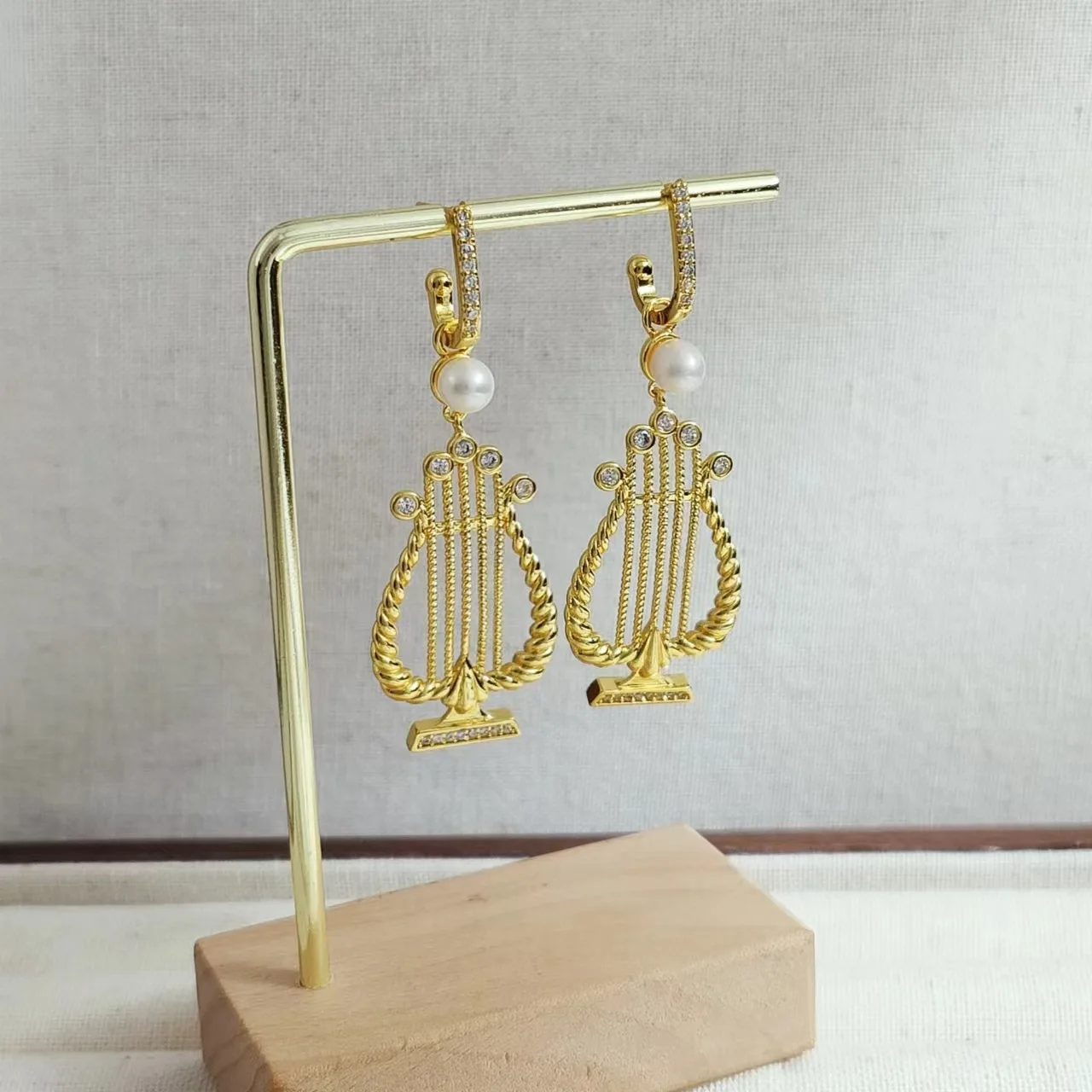 

Ins Fashion Designer 18K Gold Filled Harp Pearl Buckle Drop Dangle Earring Waterproof Exquisite Women Jewelry Free Dropshipping