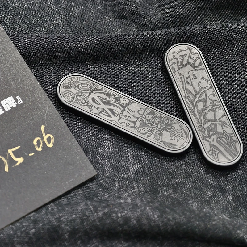 Antiguo día de hierro EDC Guandan Mini tarjeta mecánica magnética Slinging Metal dedo tarjeta empujando descompresión juguete de escritorio