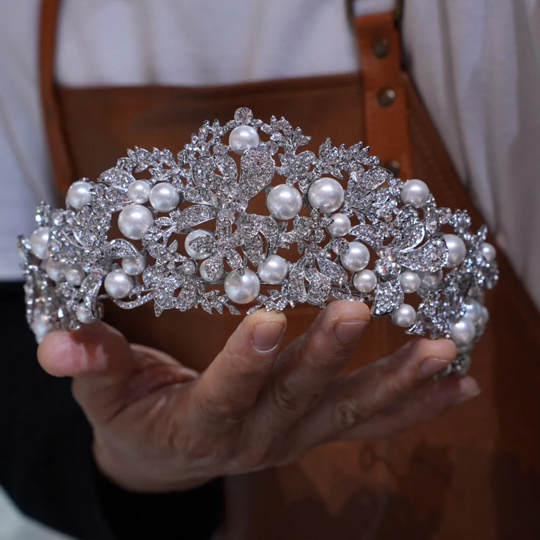 عظيم خمر الزركون كريستال الزفاف عقال مساء يترك تصميم الزفاف التيجان وصيفه الشرف الشعر التبعي للعرائس