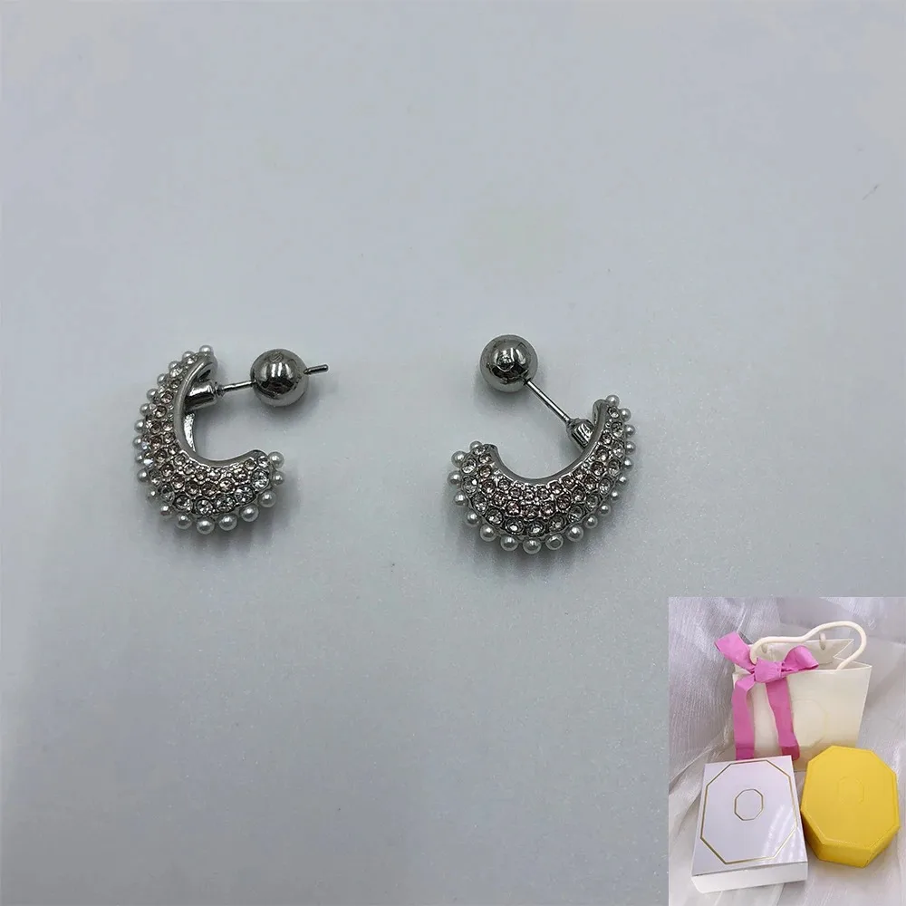

New popular moon studded crystal white pearl earrings with elegant and romantic temperament as Christmas party gifts