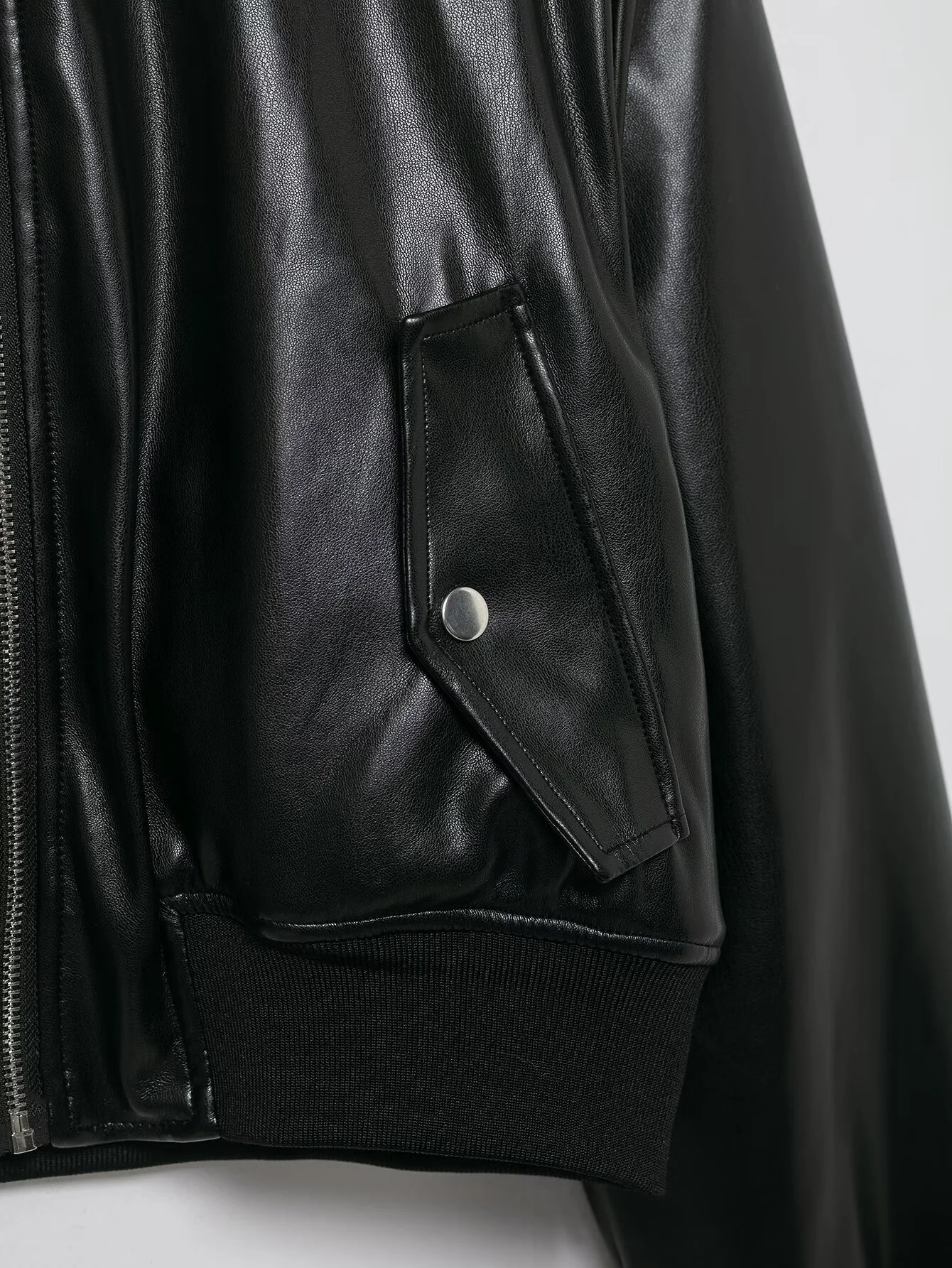 Giacca corta rivestita stile motociclista dolce allentato versatile semplice ed elegante moda casual da donna nuova inverno 2025