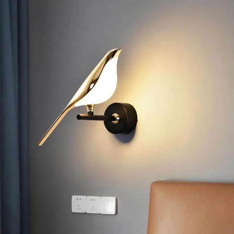 LED Golden Bird Wall Lamp Parlor Bar Bedside Hanging Light Novelty Rotatable Wall Lamp Bedroom Bedside Foyer Wall Sconce