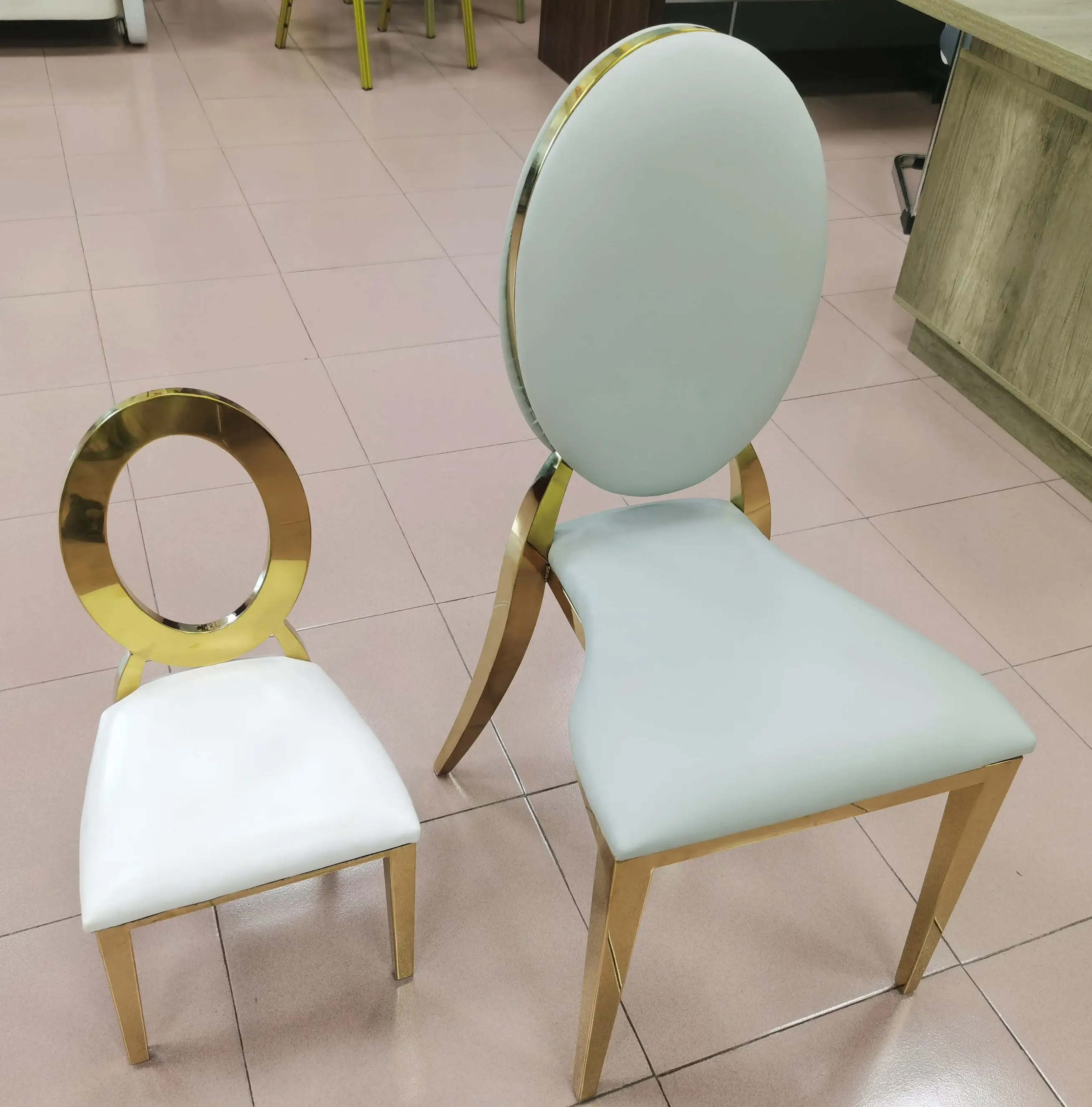 

12 шт.) f30 big one) золотой штабелируемый дизайн из искусственной кожи бархатная круглая спинка из нержавеющей стали отель банкет событие свадебный стул