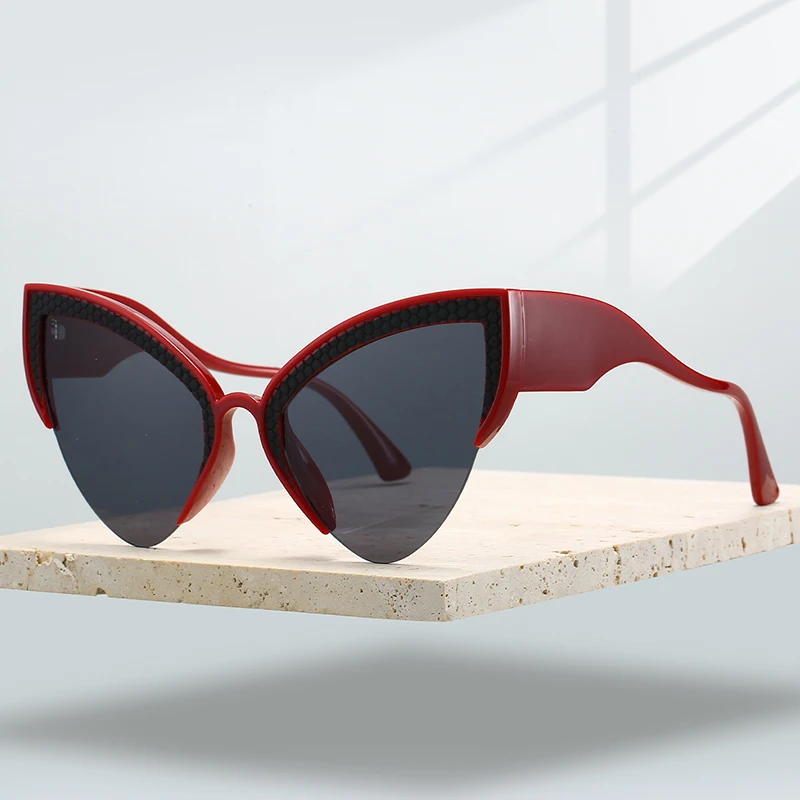 KAMMPT Women INS Brand Triangular Sunglasses Fashion Street Personalized Trends Sun Glasses Retro Cat Eyes Anti UV Beach Shades