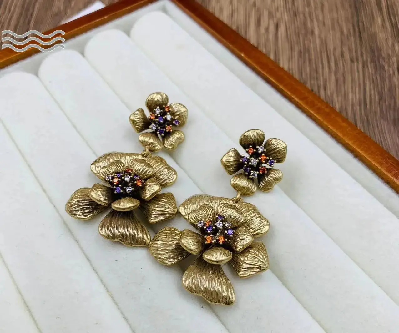 New fashion vintage three-dimensional petal brass gold plated zirconium earrings women's light luxury antique pendant earrings