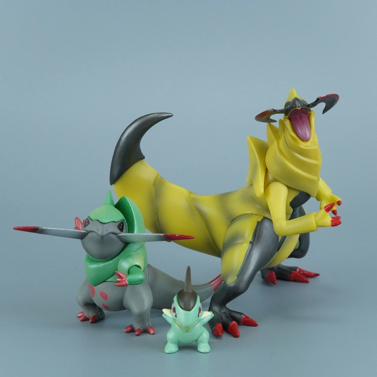 ฟิกเกอร์โปเกมอน 2-11 ซม. แอ็กชั่นฟิกเกอร์ Axew Fraxure Haxorus  โมเดล PVC ของสะสม ตกแต่งโต๊ะทำงาน ของเล่น ของขวัญ