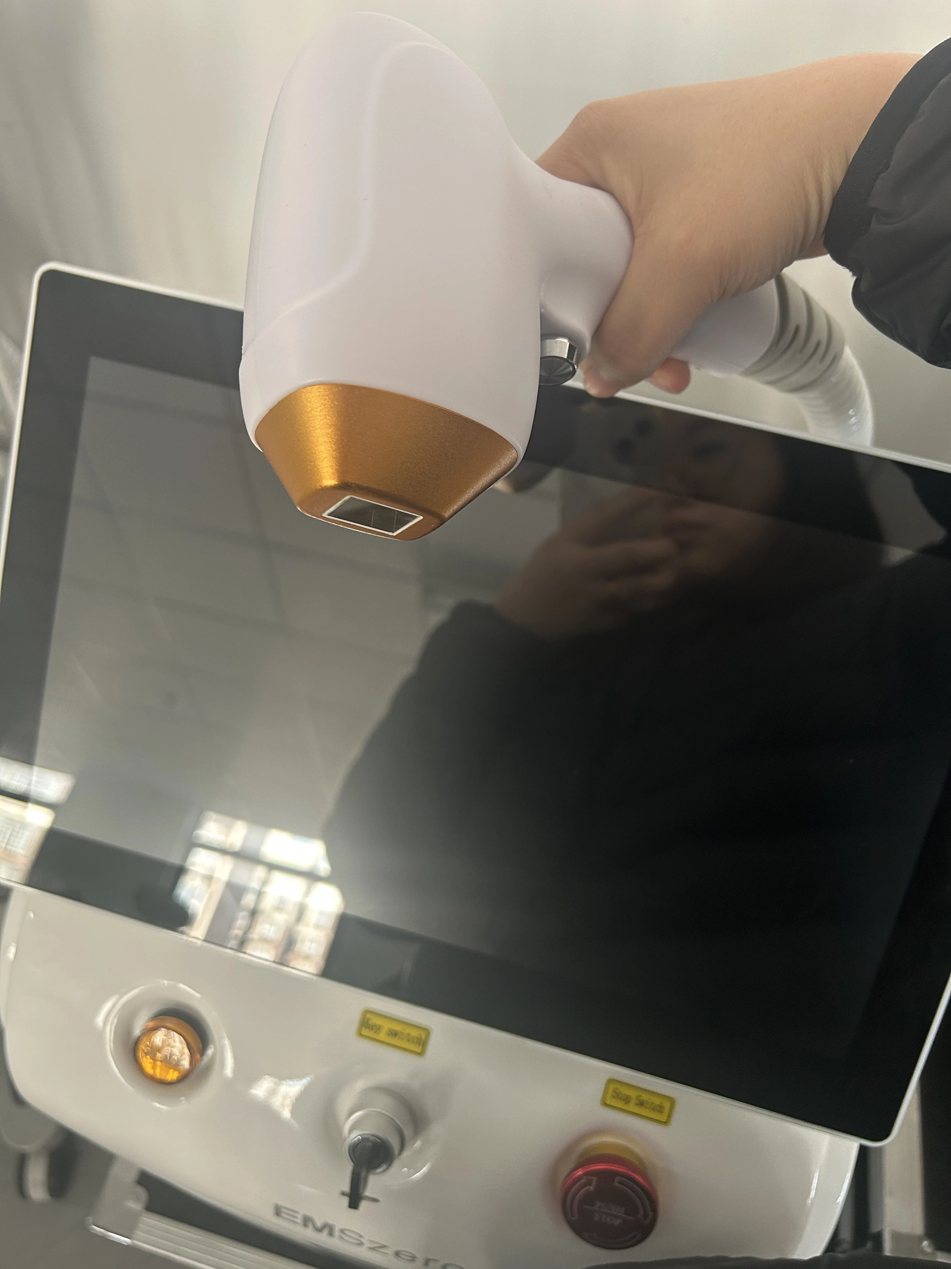 

Newest Portable 755nm 1064nm 808nm Diode Laser Hair Removal Machine Cooling Head Painless Laser Epilator Face Body Hair Removal