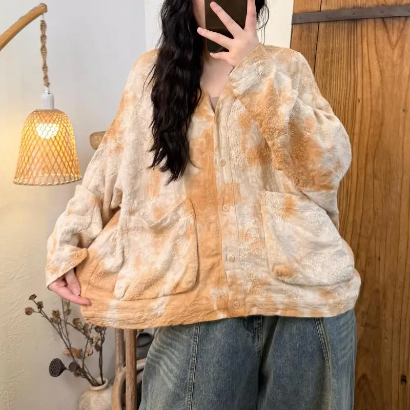 

Осенний новый художественный стиль, женская свободная куртка с длинным рукавом и v-образным вырезом, двойные карманы, винтажная вышивка, дизайн тай-дай, хлопково-льняные пальто