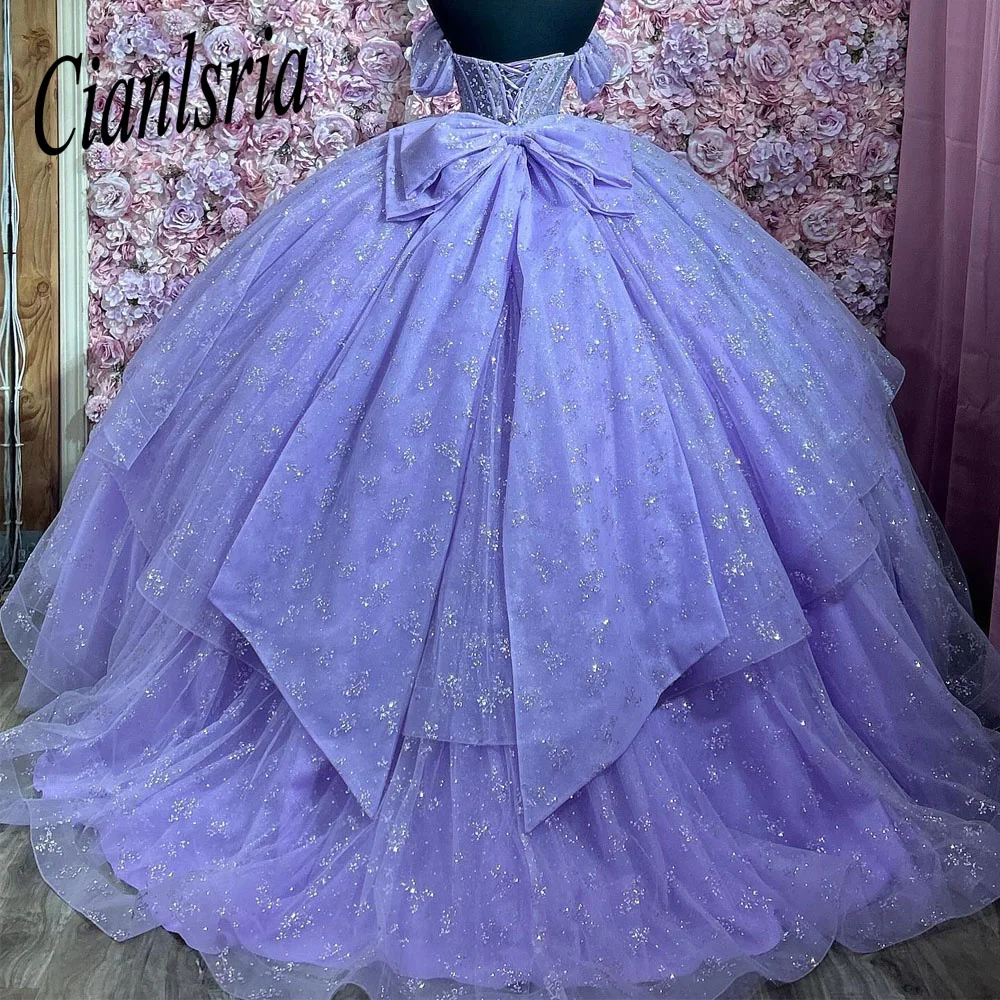 Księżniczka liliowa Quinceanera ubiera suknię balową z ramienia z koralikami 15 Vestidos De XV Años