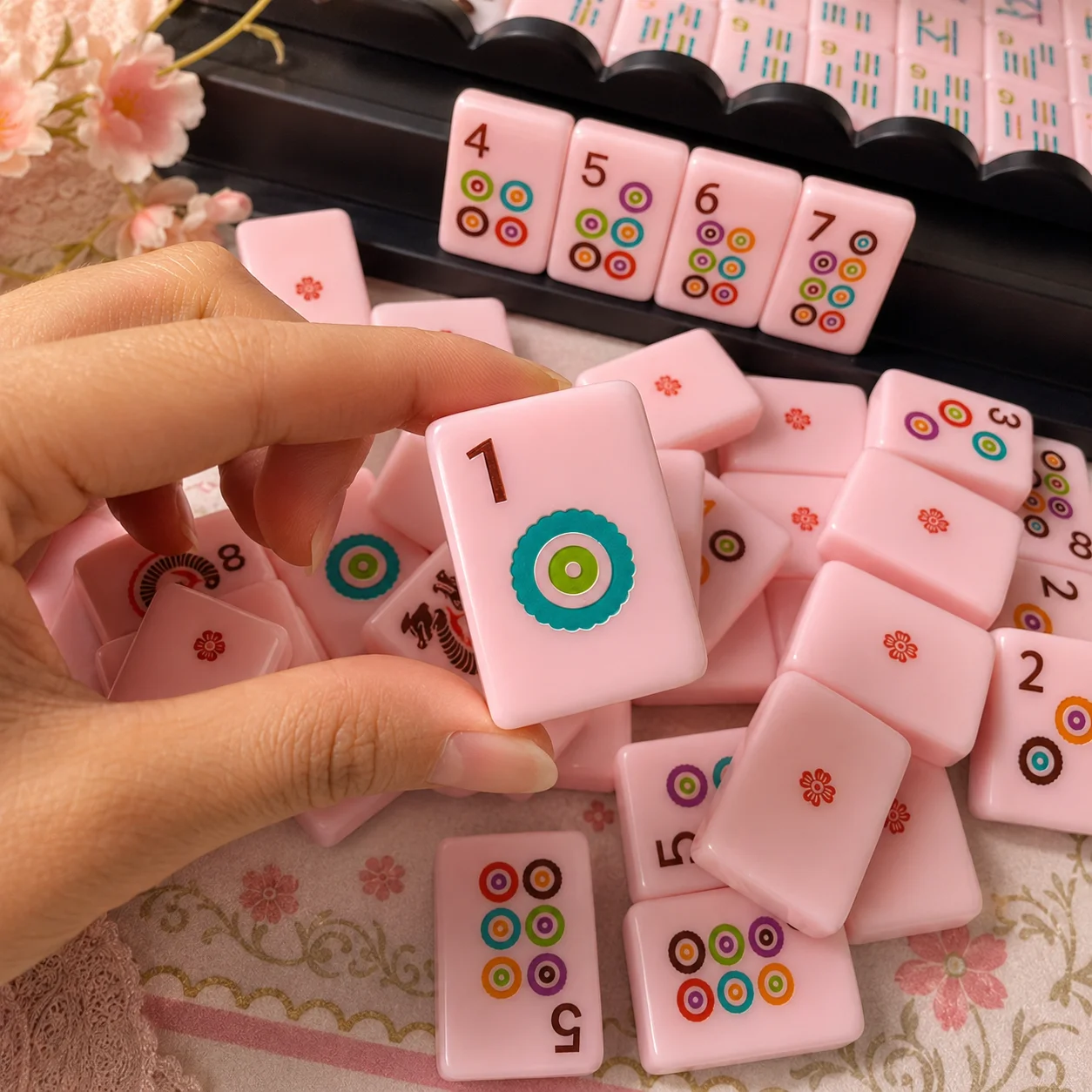 Elegant Pink Mahjong Set Classic Pattern Portable Durable Acrylic Engraved Mahjong Set for Family Leisure Holiday Gift