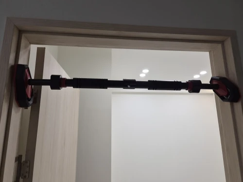 【Ja】Safe Telescoping Pull-Up Bar for Home - Non-Slip, Anti-Reverse Design for Chin-Ups, Sit-Ups & Home Workouts photo review
