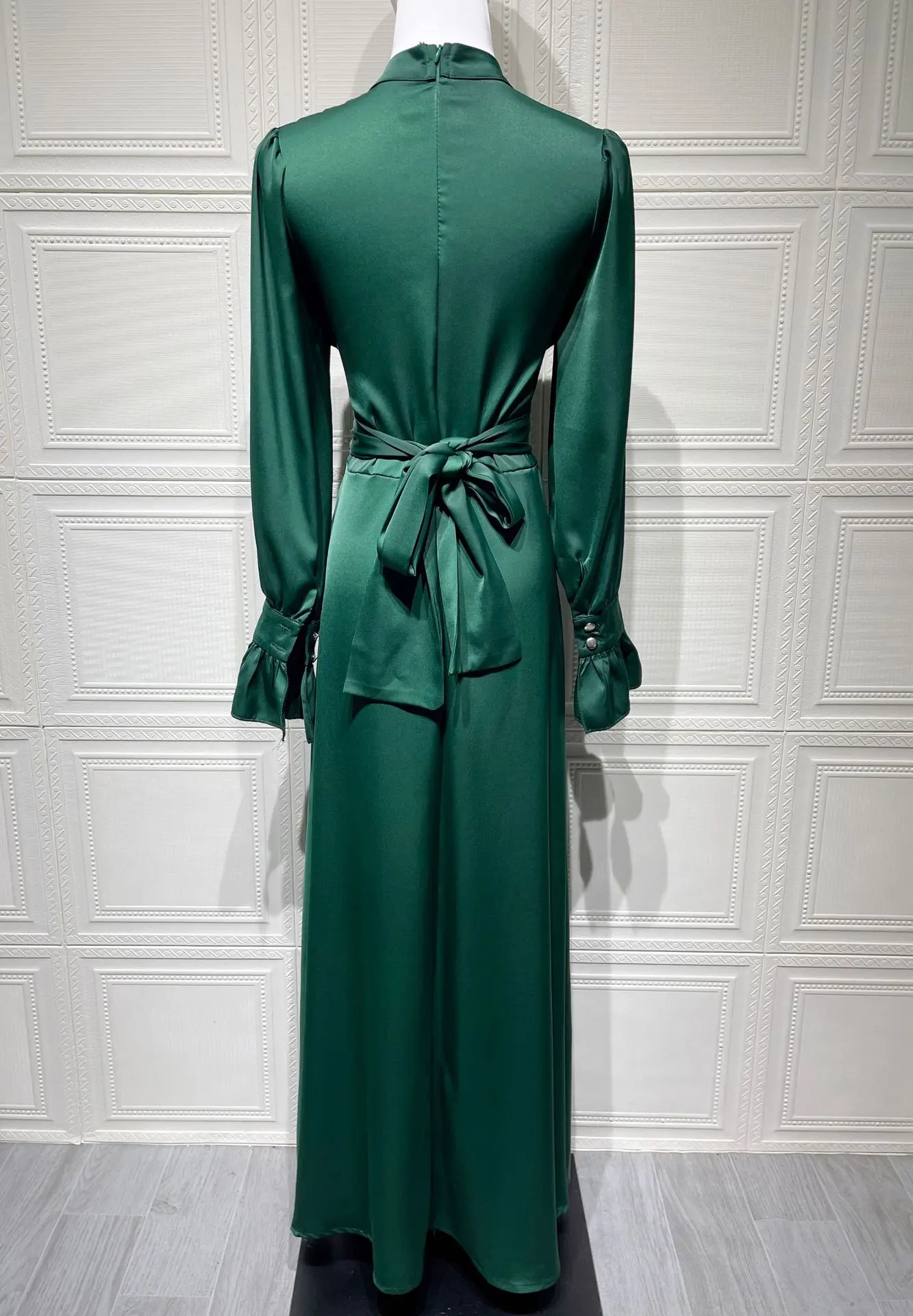 2025 Novo vestido de cetim feminino primavera e outono – manga comprida, manga bufante, cintura amarrada, cor sólida