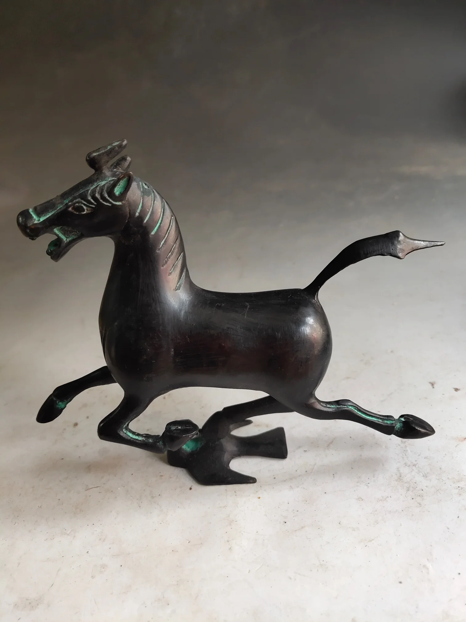 Classic Bronze Pony Ornaments With Beautiful Shapes and Exquisite Craftsmanship are Worth Collecting as Home Crafts