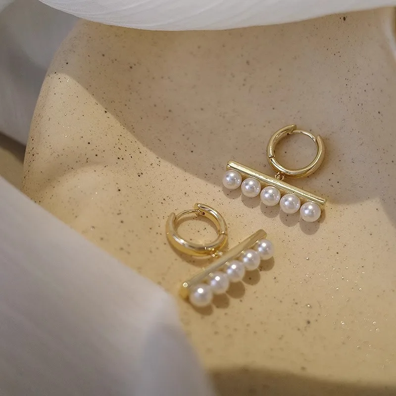 

Small Niche Design Balanced Beam Pearl Earrings for Women's Summer Light Luxury, Small Niche Ear Buckle