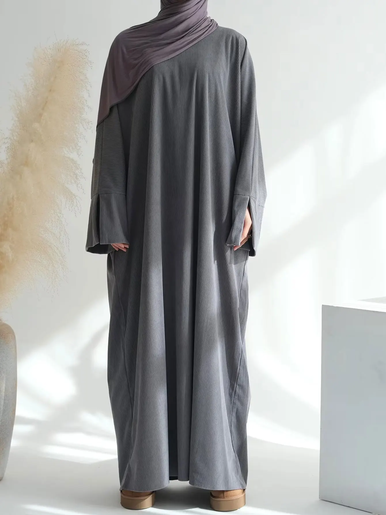 New Arrival Turkey Dubai Muslim Winter Abaya Corduroy Women Closed Abaya Loose Daily Wear Muslim Long Winter Dress