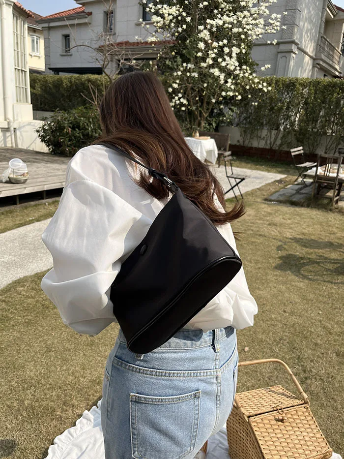 New Lightweight Waterproof Nylon Oxford Fabric Korean Version, Same Style Dumpling, Shoulder and Armpit Small Bag for Women