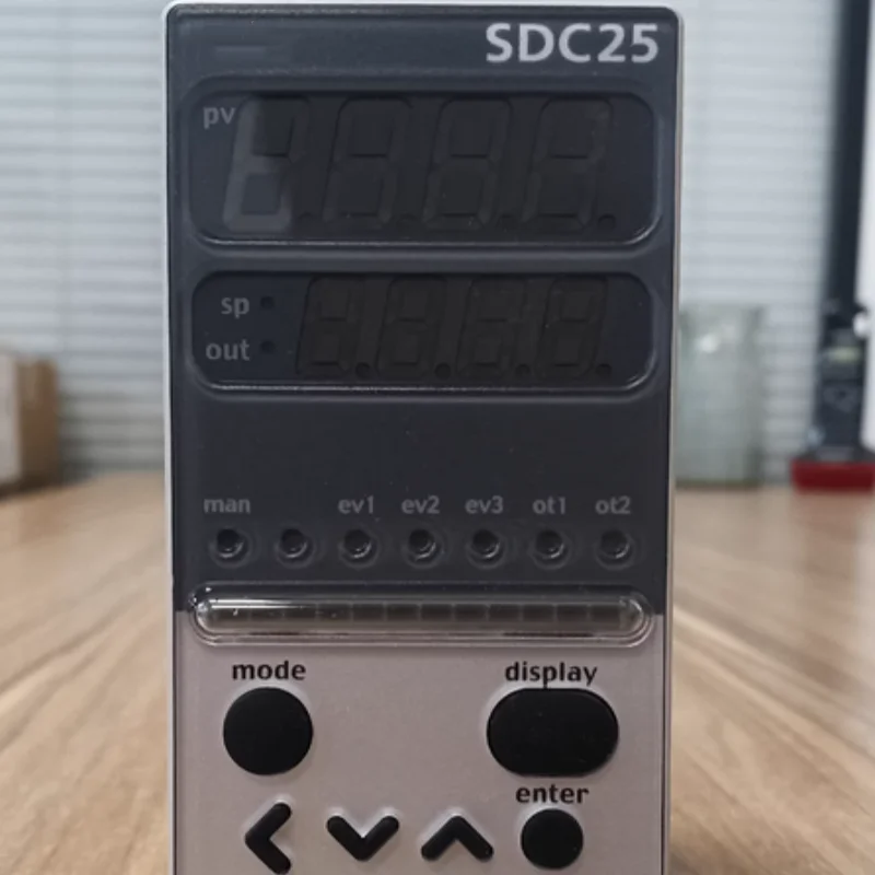 C25TC0UA1200M017 C25TC0UA2100 C25TR0UA2100 Original Temperature Controller In Stock