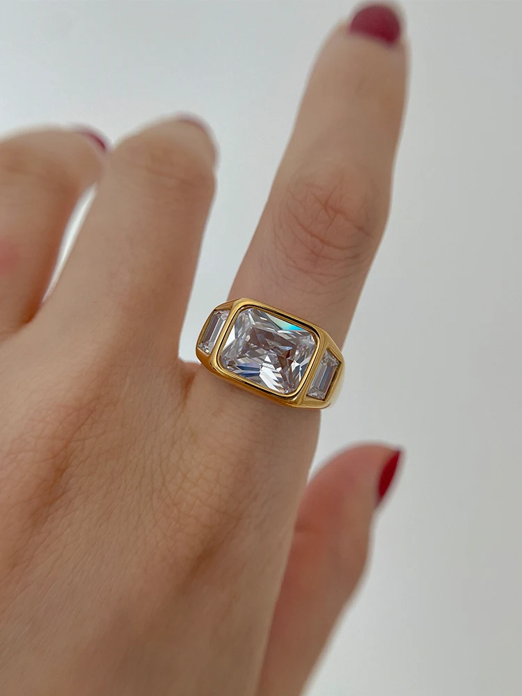 

Titanium With 18 K Gold Geo Rhinestone Band Statement Ring Women Jewlery Designer T Show Club Cocktail Party Rare Japan Korean