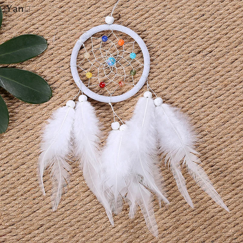 Atrapasueños de plumas con cuentas de ratán hecho a mano, colgante de pared para el hogar, decoración de pared del dormitorio, adorno de carillón de viento