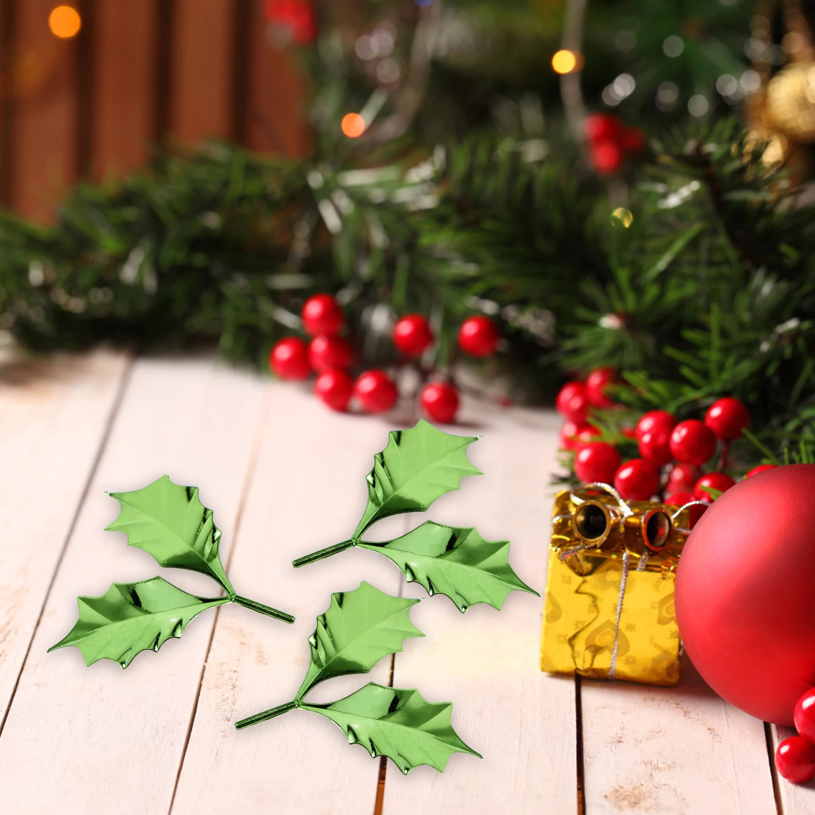 

50Pcs Plastic Holly Leaves Green Christmas Decorations for DIY Crafts Xmas Wreath Decoration Holiday Table Setup Festive