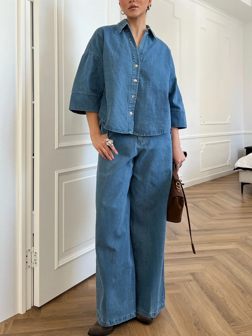 

Новый женский комплект из двух предметов, джинсовая рубашка с высокой талией, плиссированные широкие джинсы, свободный джинсовый костюм, летний модный костюм для путешествий