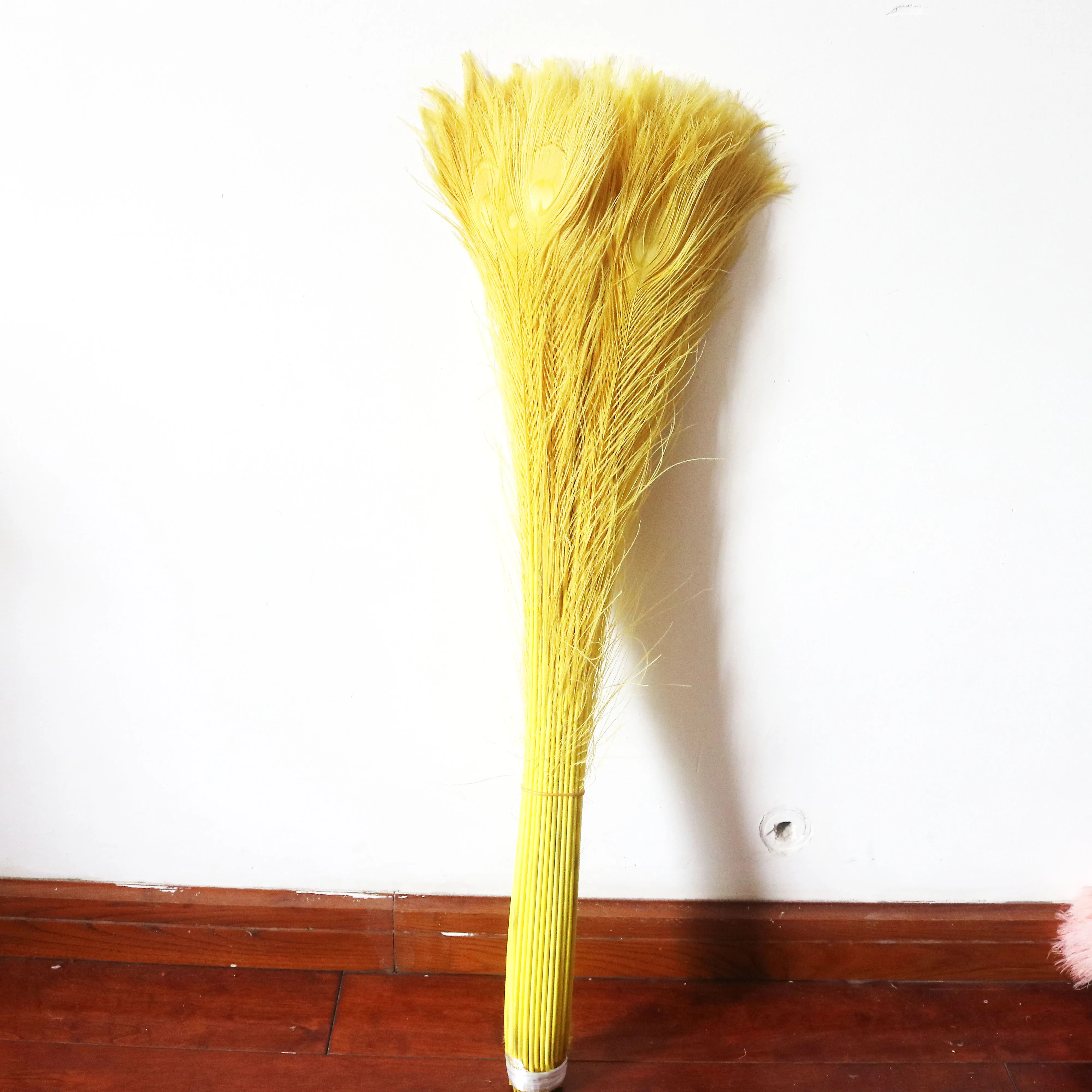 

100pcs Natural Yellow Peacock Feathers DIY Craft Wedding Decoration Party Centerpieces Carnival Plume Accessory Bulk Wholesale