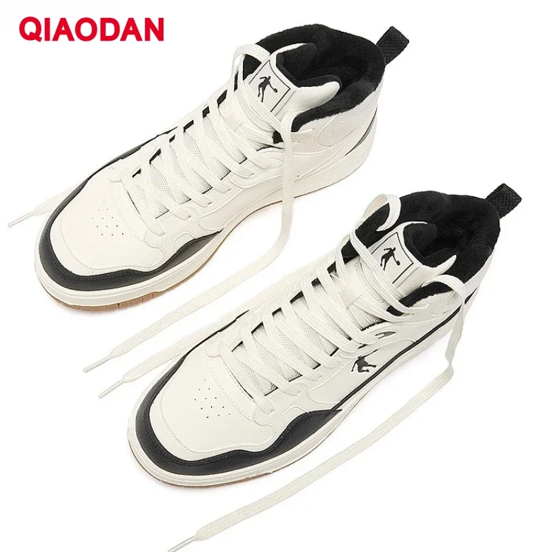 QIAODAN Leisure Skateboarding Shoes Man's 2025 Autumn Winter High-top Rubber Cotton Shoes Non-Slip Warm Sneakers QXL053244520B