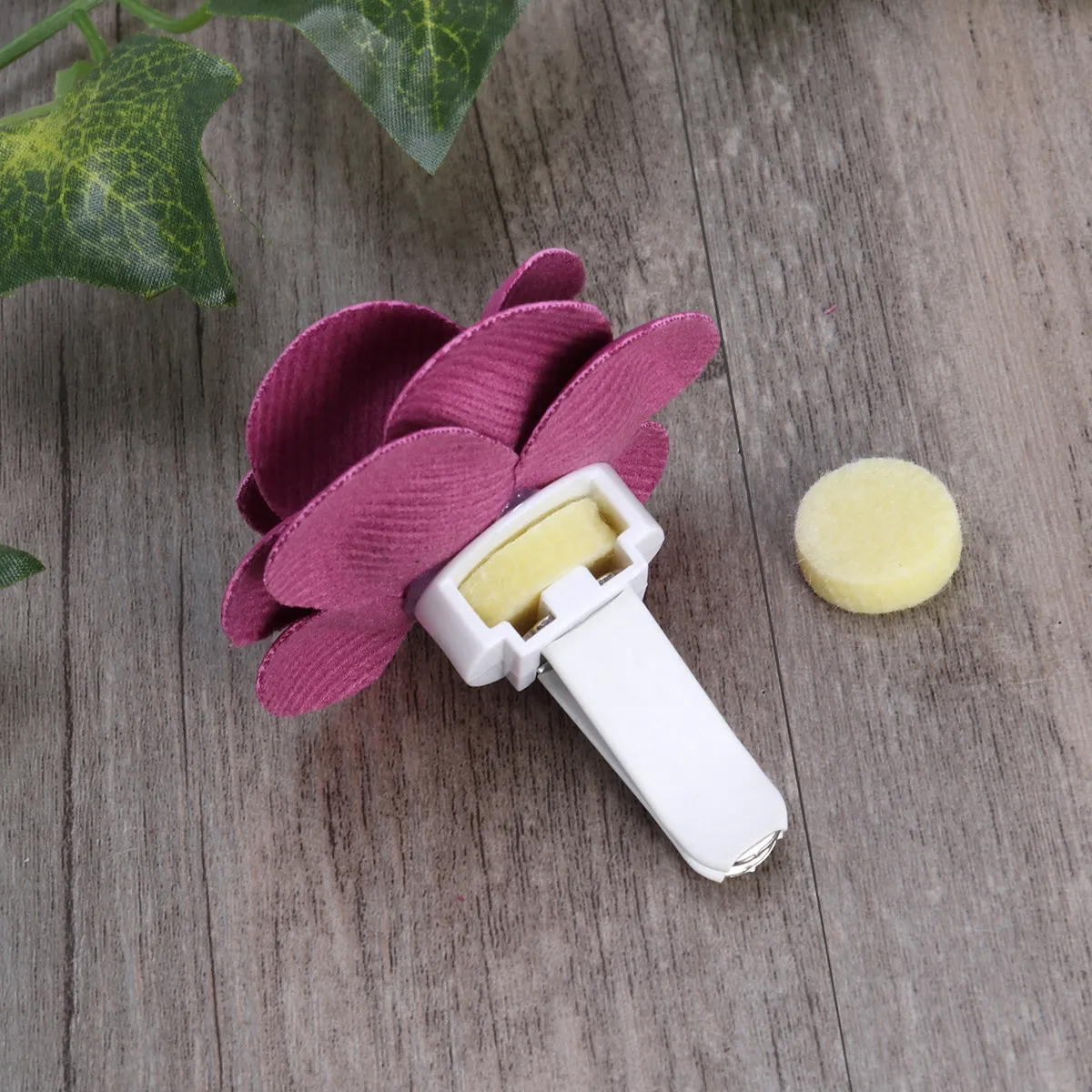 Car Perfume Clip Style Aromatherapy Oil Diffuser for Vent Universal Fit Car Decoration Modern Scented Air
