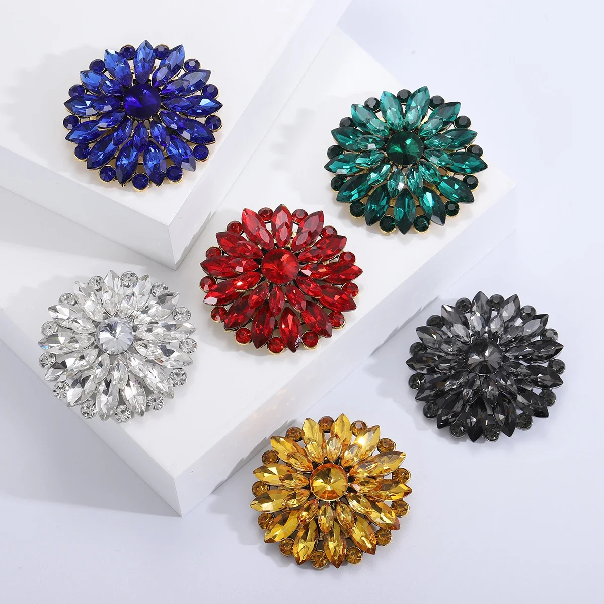 Shining Glass Flower Brooches for Women 6-color Rhinestone Beauty Office Party Collection Friends Gifts Plant Accessories