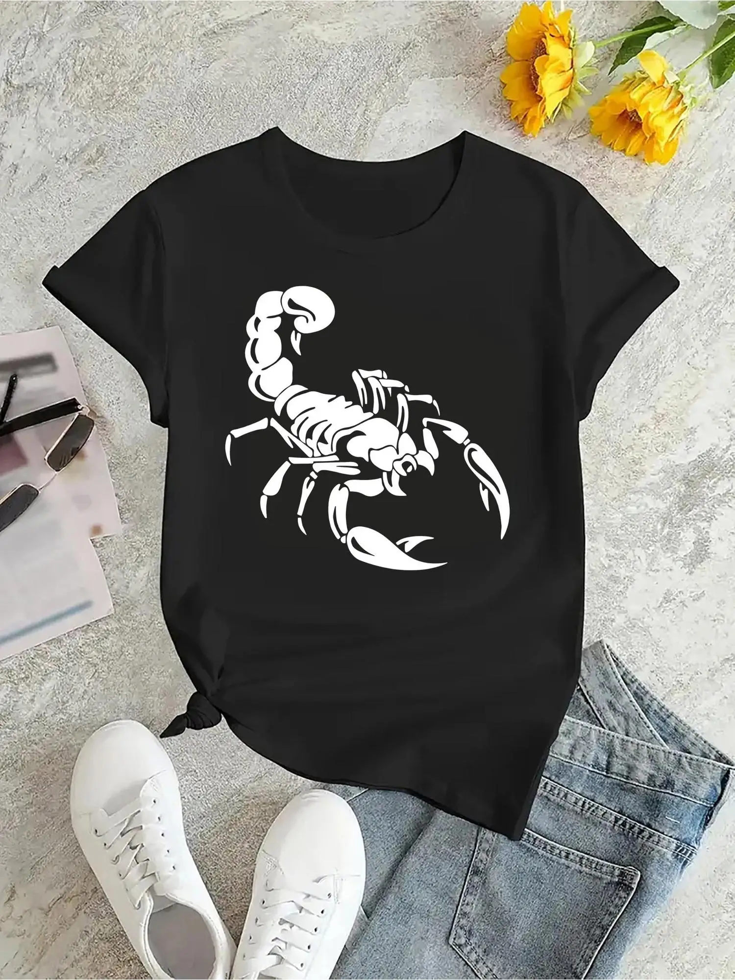

Женская повседневная спортивная футболка с коротким рукавом и принтом скорпиона, круглый вырез, трикотажная ткань, всесезонный комфортный летний топ