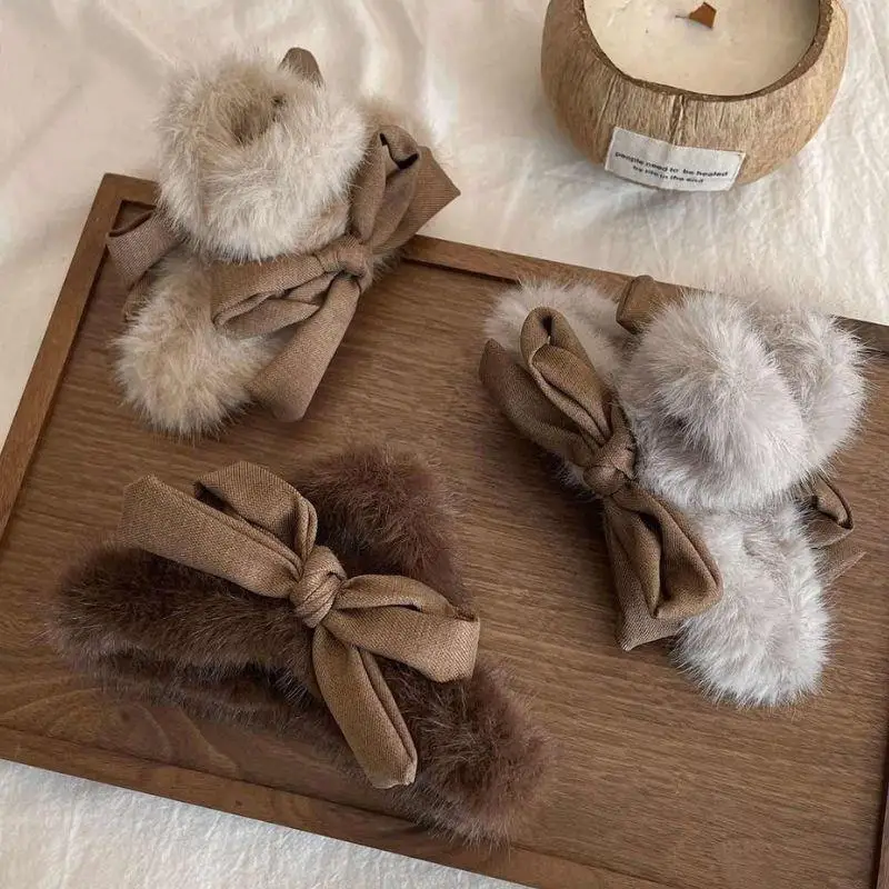 

Fashion Bow Faux Fur Hair Claws For Women Autumn Winter Plush Shearling Hair Clips Solid Crab Claw Clips For Thick Hair Clip