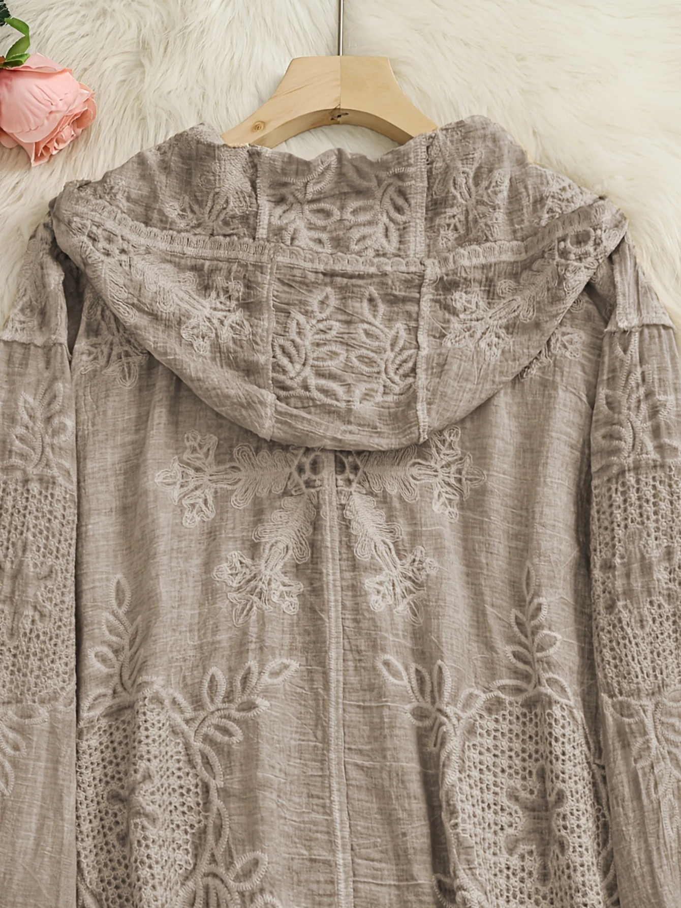 Hooded Long-Sleeved Lightweight Cardigan with Embroidered Flowers and Front Buttons, New Style Shirt