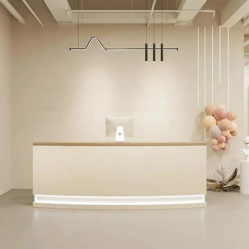 

Мебель для ресепшена: маленькая белая стойка для косметического салона, кассовый стол для малого бизнеса, мебель для салона красоты