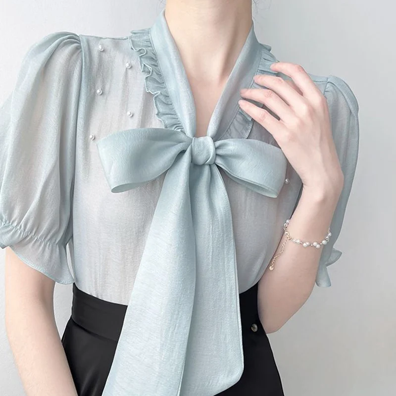 Verano moda coreana arco cordones bordado bengalas camisas 2025 nueva manga corta con cuello en V todo-fósforo volantes blusa mujeres Tops