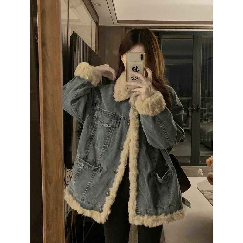 เสื้อโค้ทขนแกะนุ่มสำหรับฤดูหนาว ผู้หญิง ปี 2025 แฟชั่นฤดูหนาว เสื้อแจ็คเก็ตยีนส์ทรงหลวม กระดุม กระเป๋า เสื้อคลุมสไตล์คาวบอย