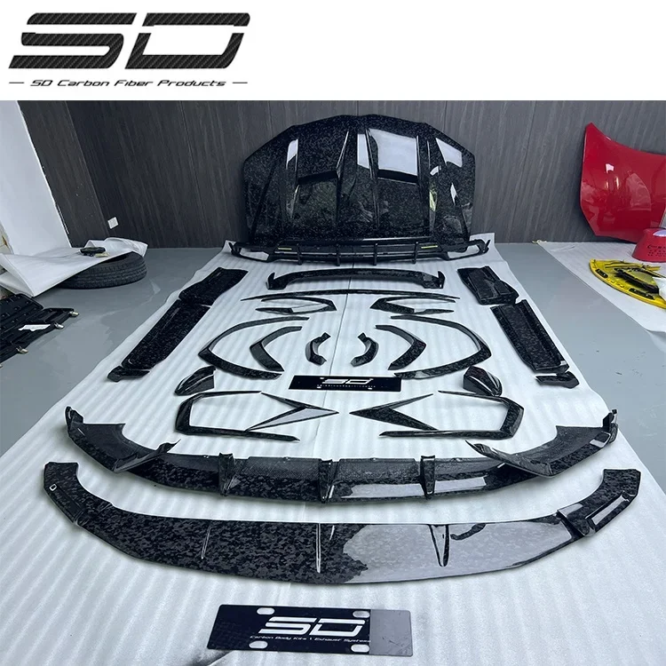 Half Carbon Fiber and fiberglass Top-Car Design Body Kit For Lambor ni URUS top-car style full body kit