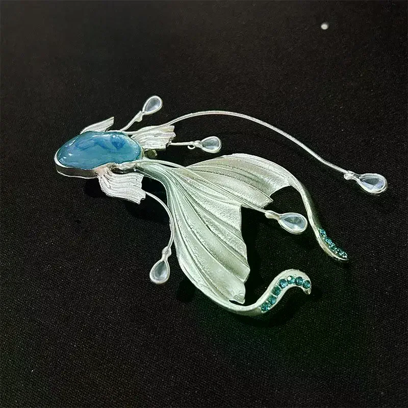 لطيف كريستال الأسماك البيضاء بروش أنيقة الراقية حالمة الفاخرة أعماق البحار حورية البحر بروش النساء الملابس والاكسسوارات مجوهرات فريدة من نوعها #3