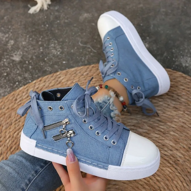 Scarpe vulcanizzate da donna 2025 Primavera e autunno Moda Casual Testa tonda Fondo piatto Rivetti stringati Scarpe da ginnastica decorative.