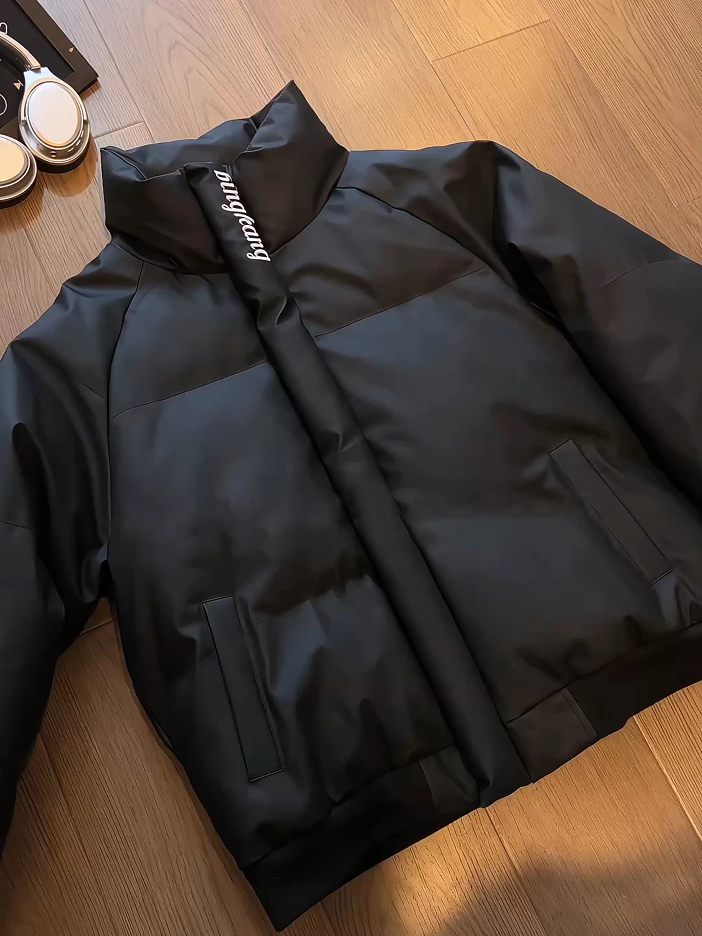 

Мужская зимняя утепленная рабочая куртка из искусственной кожи с вышивкой и воротником-стойкой, водонепроницаемая, в американском стиле...